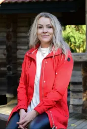 Terapeutti Janita Hirvihuhta