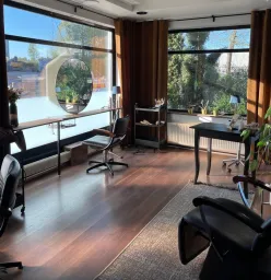 Solo Salon