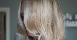 Meikkaaja Jenna Hackspik